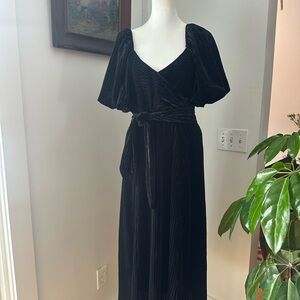 Zoe and Claire Elegant Black Velvet Midi Dress